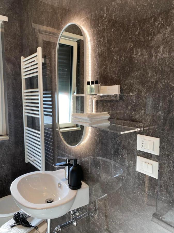 Dizeta Suite And Apartment ซาแลร์โน ภายนอก รูปภาพ